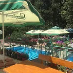 Zora فندق ساني بيتش