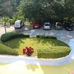 Zora ساني بيتش