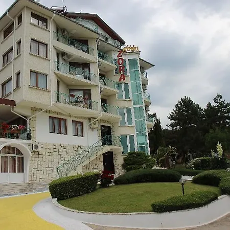 Zora Отель