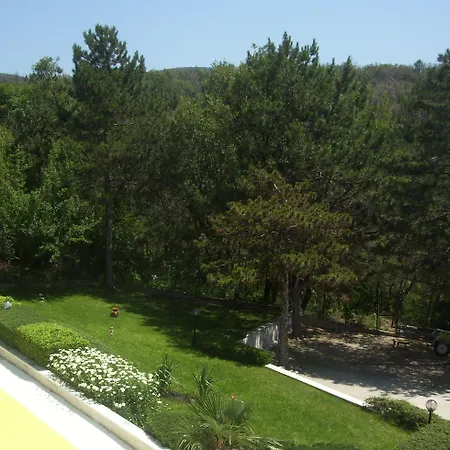 Zora Hotel