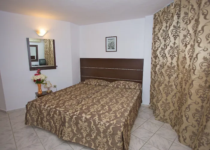 Zora Hotel