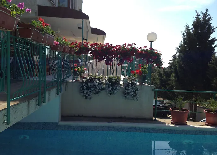Zora Hotel