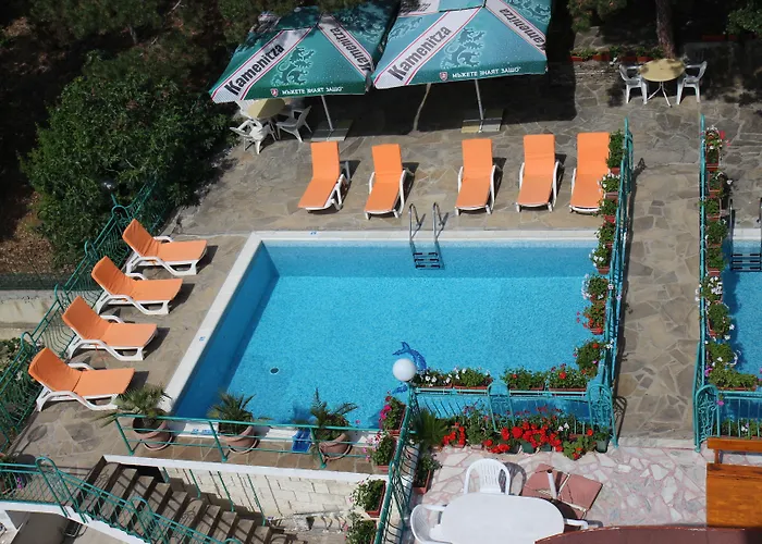 Zora Hotel