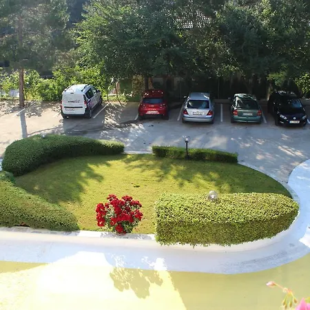 Zora ساني بيتش