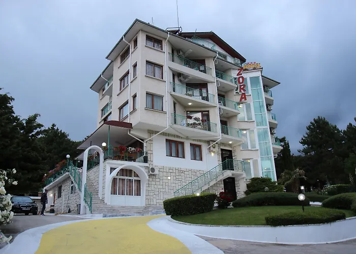 Отель Zora 3*